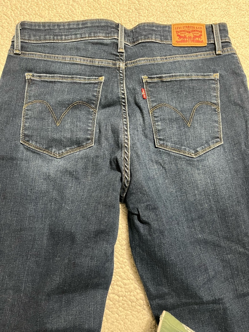 Levi's women's Mid rise Denim Jeans - Picture 8 of 10